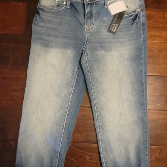 BNWT Bundle of 4 Women's Capris/Shorts - Sizes 6/8 - Picture 8 of 16